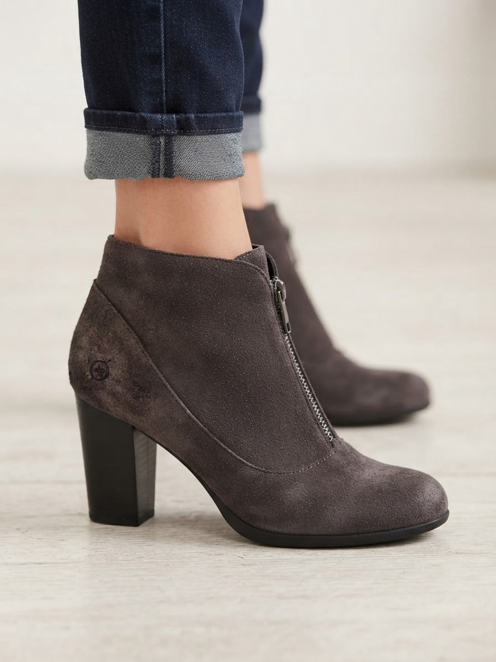 Børn Gray Suede Front-Zip Chunky Block Heel Booties 8.5/40